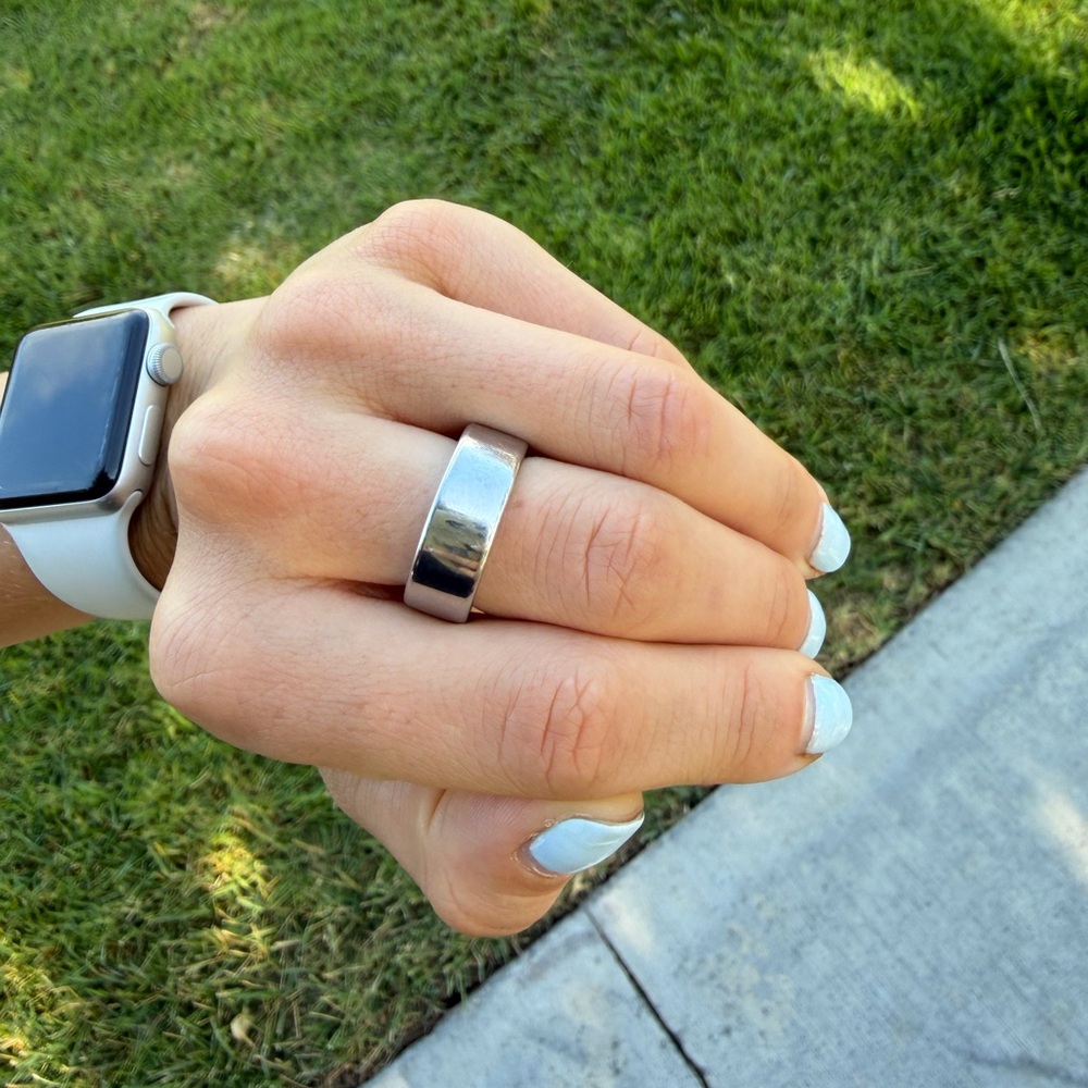 Oura ring 4, size 7, with charger
